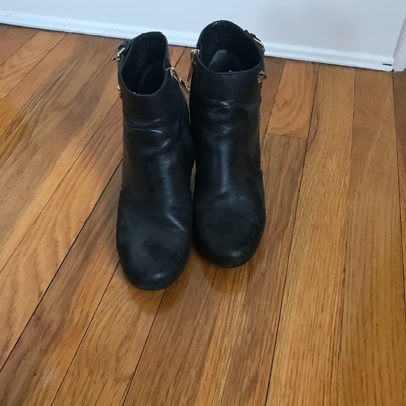 Beautiful Tory Burch black booties size 6.5 - Picture 2 of 3